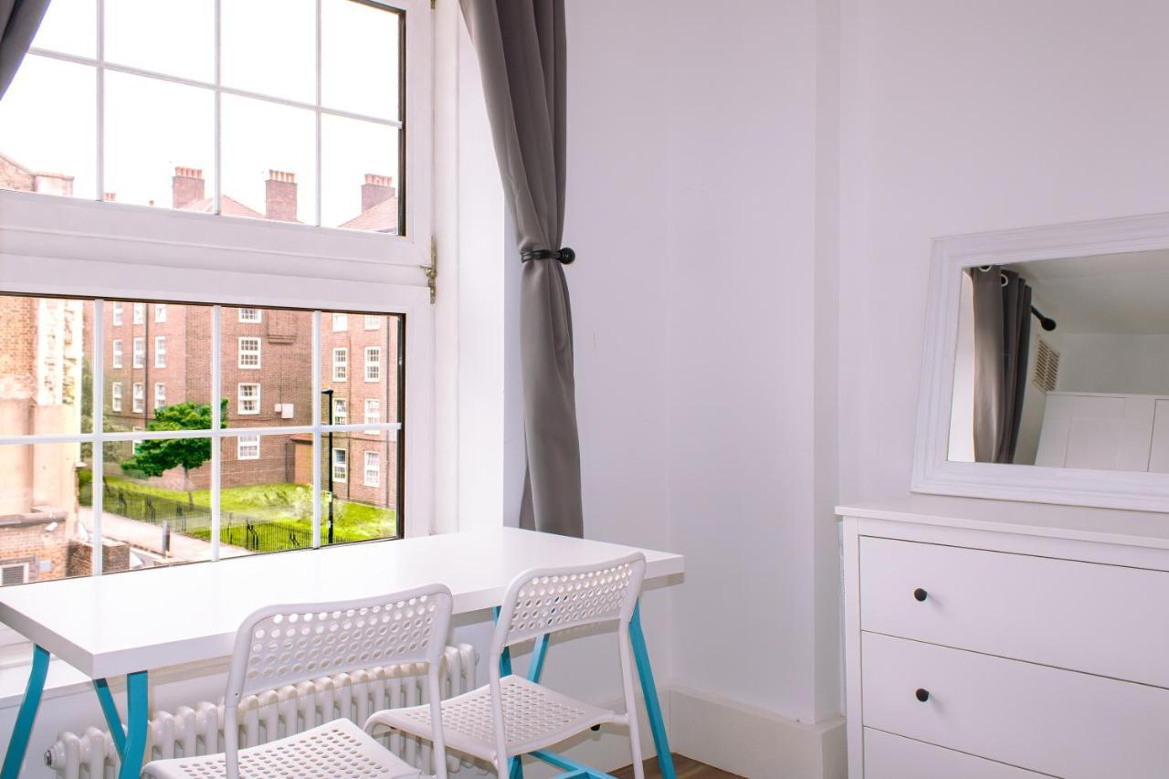 Nice 4 Bedroom Apartment Near City Centre 2-Min Walk To Metro !! Business & Family Friendly!! Londres Exterior foto