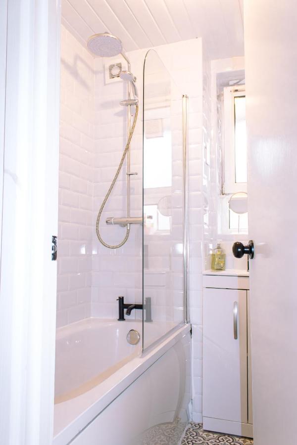 Nice 4 Bedroom Apartment Near City Centre 2-Min Walk To Metro !! Business & Family Friendly!! Londres Exterior foto