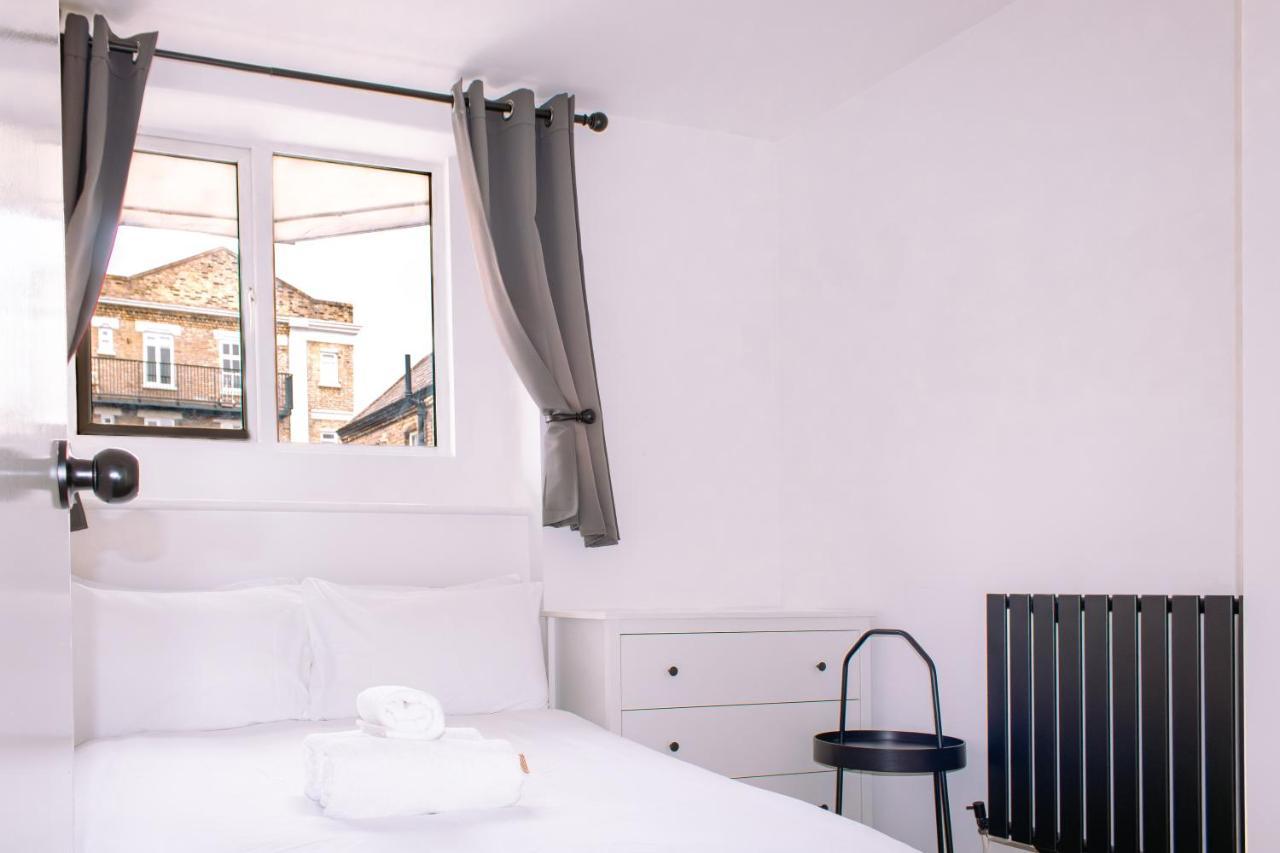 Nice 4 Bedroom Apartment Near City Centre 2-Min Walk To Metro !! Business & Family Friendly!! Londres Exterior foto