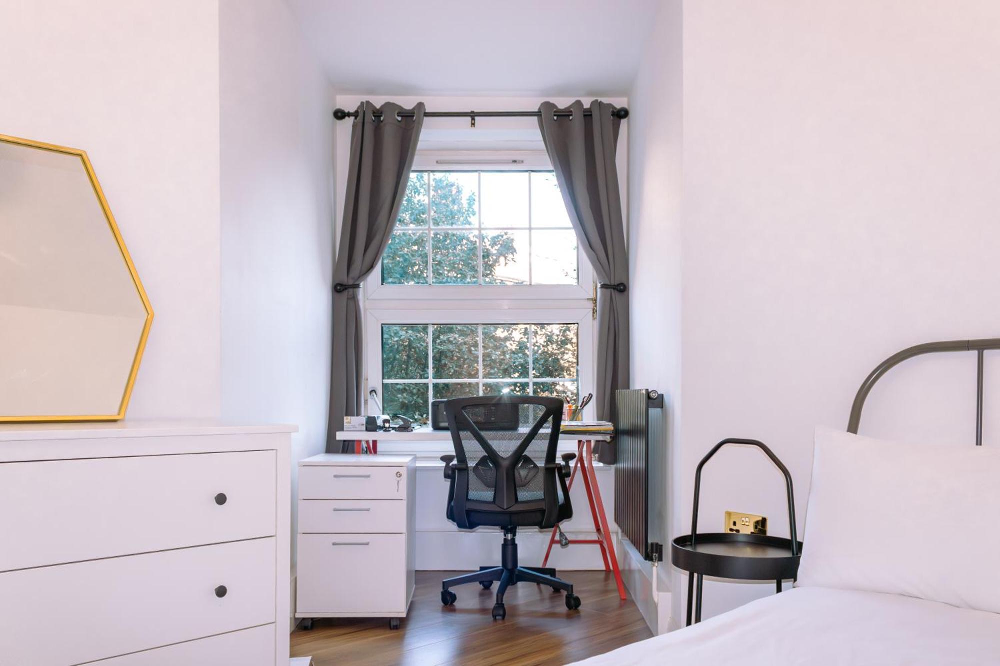 Nice 4 Bedroom Apartment Near City Centre 2-Min Walk To Metro !! Business & Family Friendly!! Londres Exterior foto